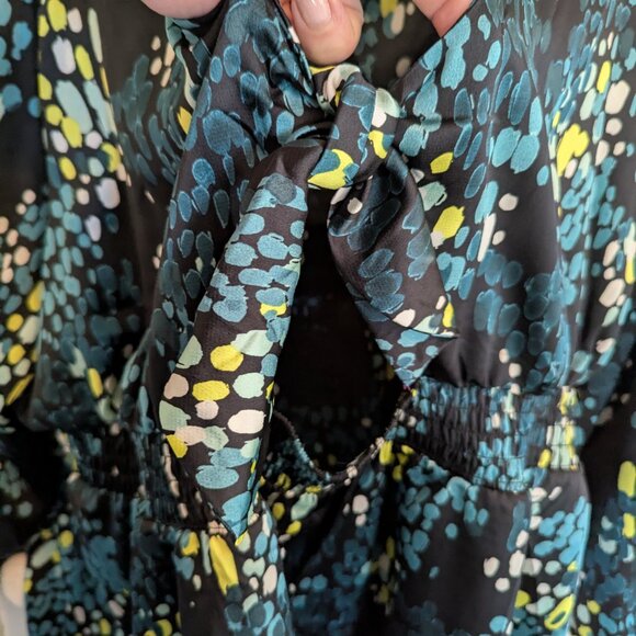 Torrid Satin Brushed Rain Dot Graphic Long Sleeve Top w/Cut-out Back - 4X/26 - Picture 8 of 11